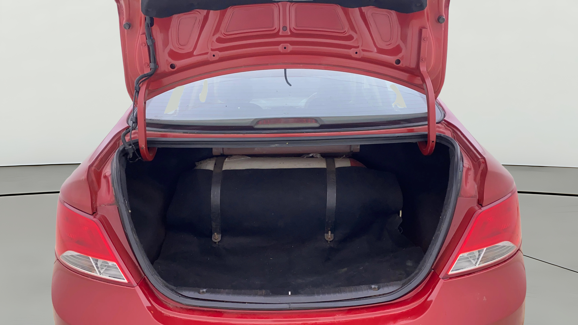 2015 Hyundai Verna FLUIDIC 4S 1.6 VTVT S(O), CNG, Manual, 1,04,380 km, Boot Open Zoomed View