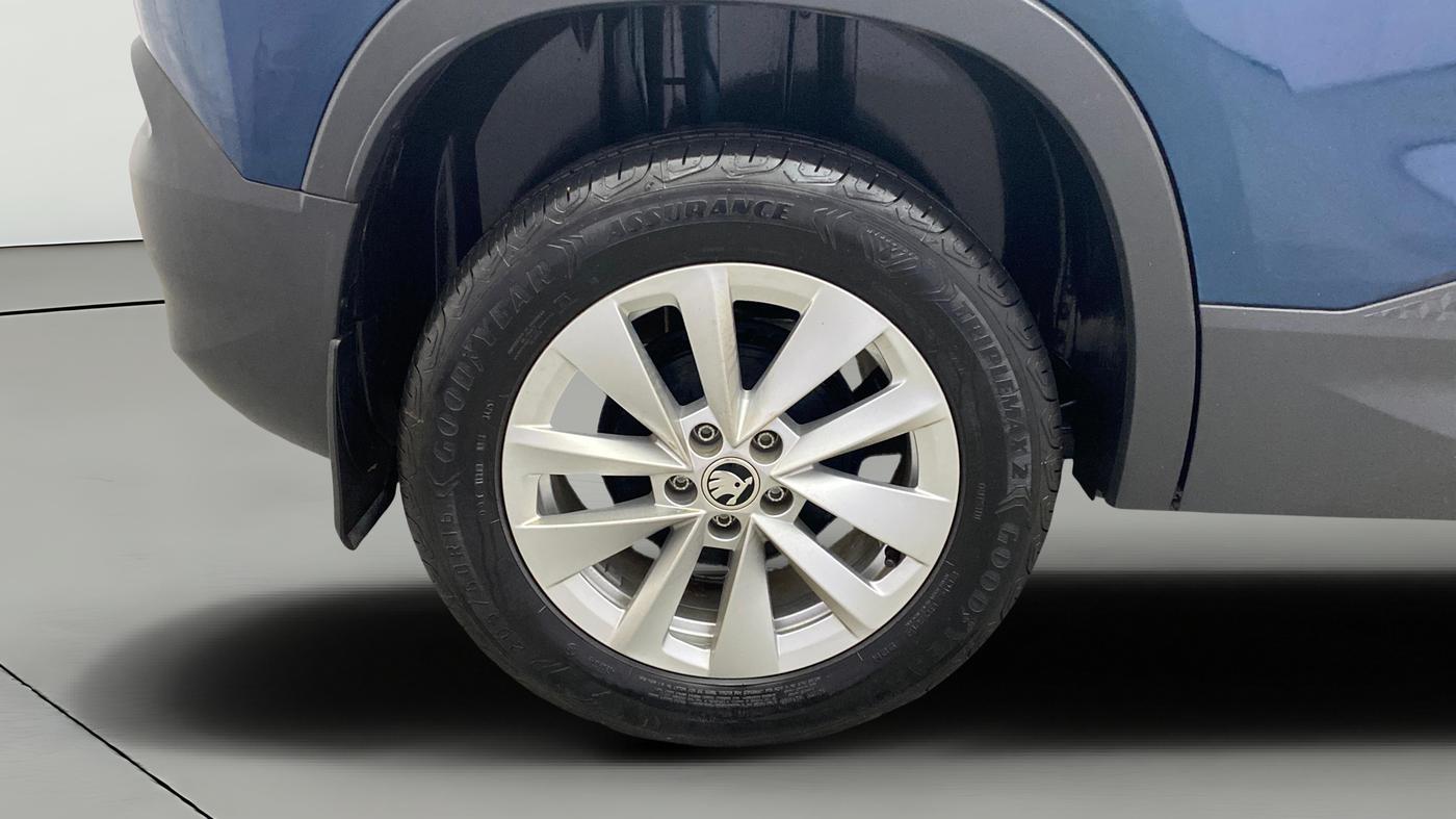 2025 Skoda Kylaq Signature, Petrol, Manual, 11,585 km, Right Rear Wheel