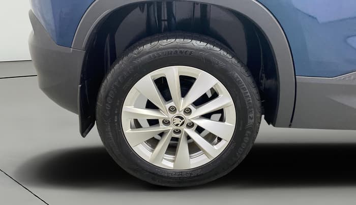 2025 Skoda Kylaq Signature, Petrol, Manual, 11,585 km, Right Rear Wheel
