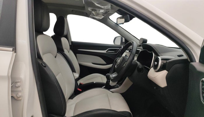 2022 MG ASTOR SHARP 1.5 MT, Petrol, Manual, 10,118 km, Right Side Front Door Cabin