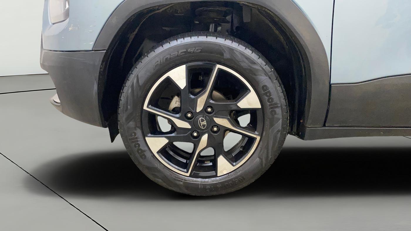2024 Tata PUNCH ACCOMPLISHED DAZZLE PACK AMT, Petrol, Automatic, 17,827 km, Left Front Wheel