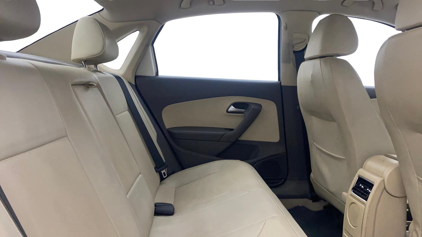 2014 Volkswagen Vento HIGHLINE 1.6 MPI, Petrol, Manual, 64,335 km, Right Side Rear Door Cabin