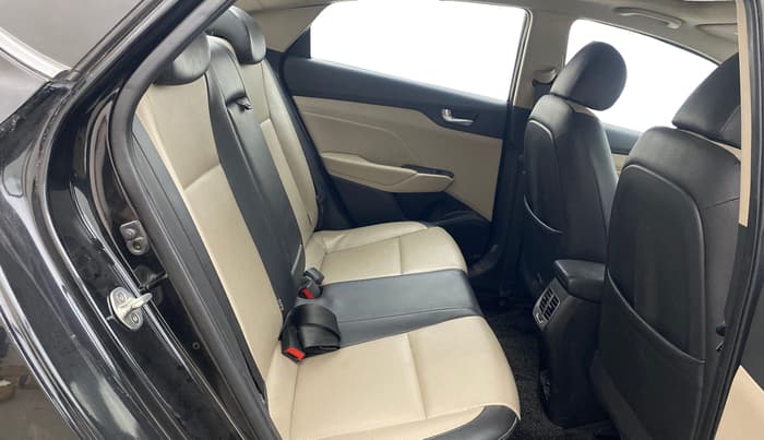 2018 Hyundai Verna 1.6 VTVT SX (O) AT, Petrol, Automatic, 81,555 km, Right Side Rear Door Cabin