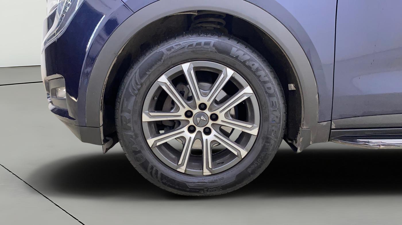 2021 Mahindra XUV700 AX 7 LUXURY P AT 7 STR, Petrol, Automatic, 73,781 km, Left Front Wheel