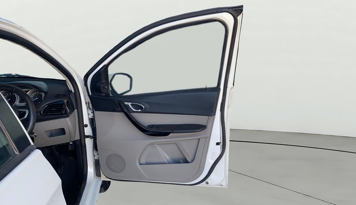 2017 Tata Tiago XZ PETROL, Petrol, Manual, 65,421 km, RHS Front Door