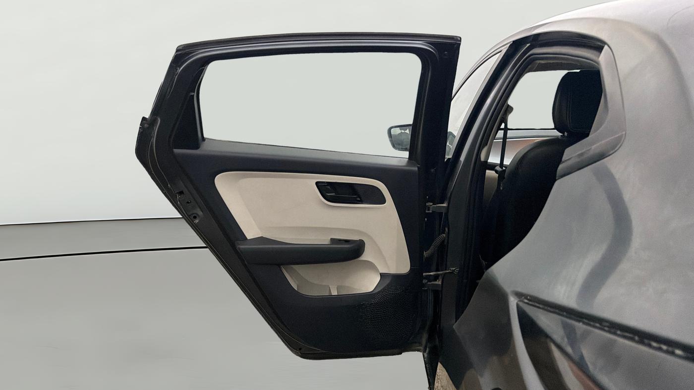 2021 Tata ALTROZ XT PETROL, Petrol, Manual, 92,863 km, LHS Rear Door