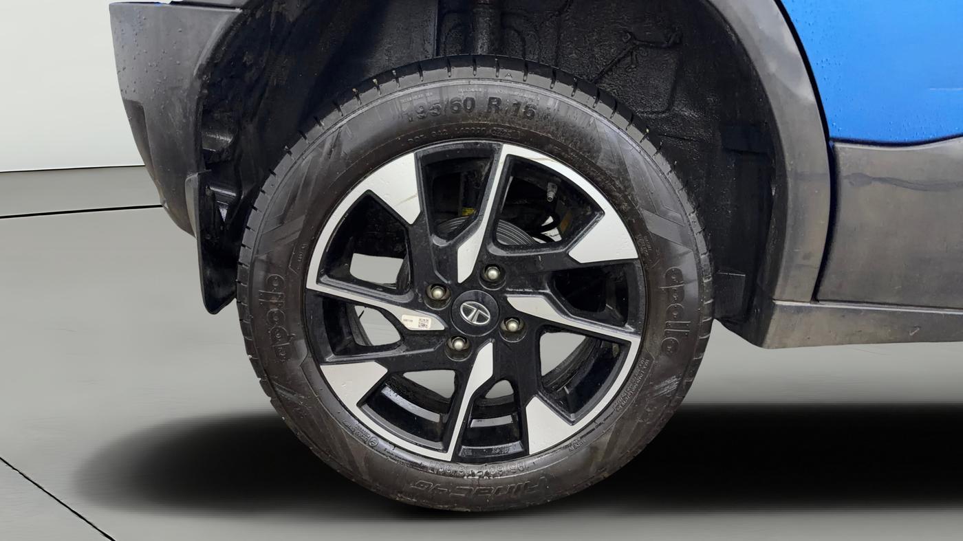 2023 Tata PUNCH CREATIVE  1.2 RTN DUAL TONE, Petrol, Manual, 28,441 km, Right Rear Wheel