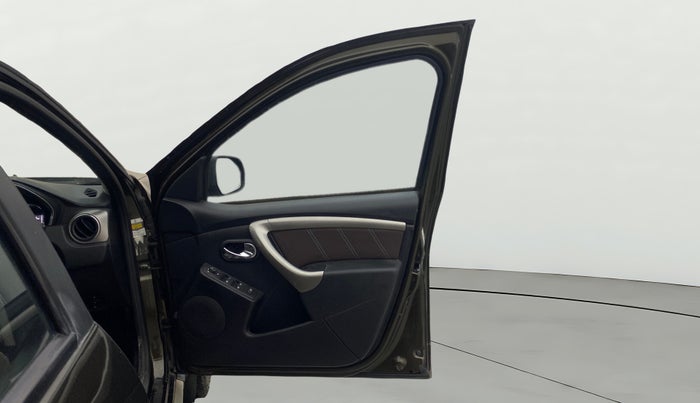 2021 Renault Duster RXZ 1.3 TURBO PETROL MT, Petrol, Manual, 38,941 km, RHS Front Door