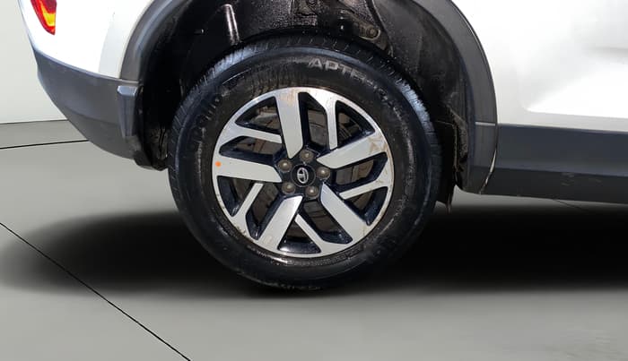 2021 Tata Harrier XZA PLUS 2.0L, Diesel, Automatic, 80,258 km, Right Rear Wheel