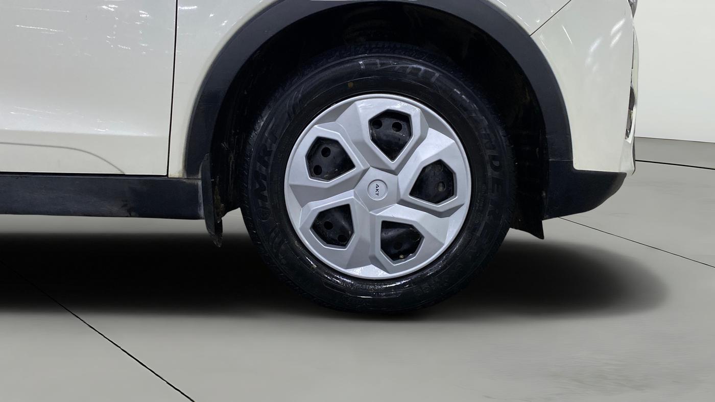 2023 Mahindra XUV300 W6 1.2 PETROL, Petrol, Manual, 31,614 km, Right Front Wheel