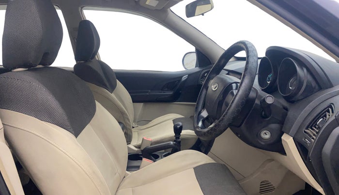 2016 Mahindra XUV500 W4, Diesel, Manual, 1,39,463 km, Right Side Front Door Cabin