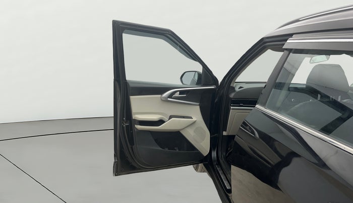 2023 KIA CARENS PRESTIGE PLUS 1.5 PETROL IMT 7 STR, Petrol, Manual, 48,381 km, LHS Front Door