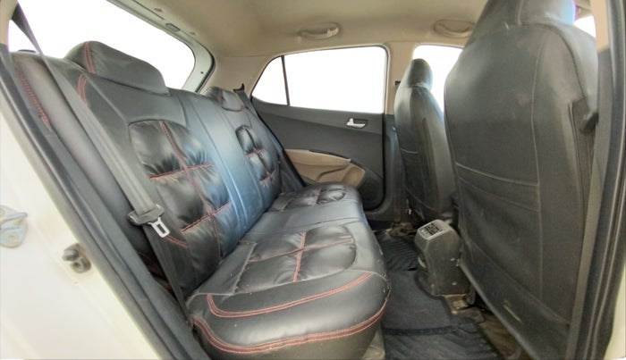 2017 Hyundai Grand i10 SPORTZ (O) 1.2 U2 CRDI, Diesel, Manual, 1,44,028 km, Right Side Rear Door Cabin