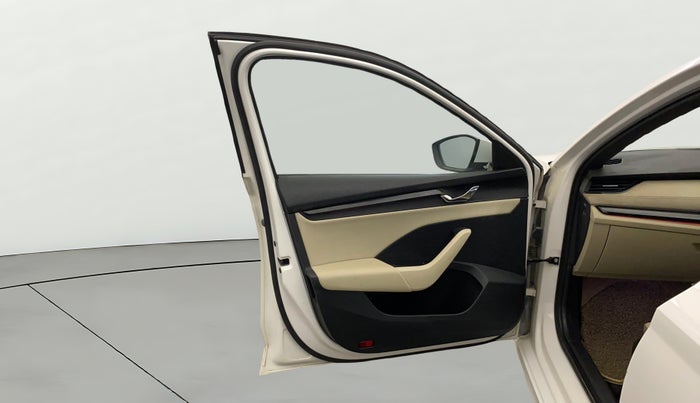 2022 Skoda Octavia STYLE 2.0, Petrol, Automatic, 47,591 km, LHS Front Door