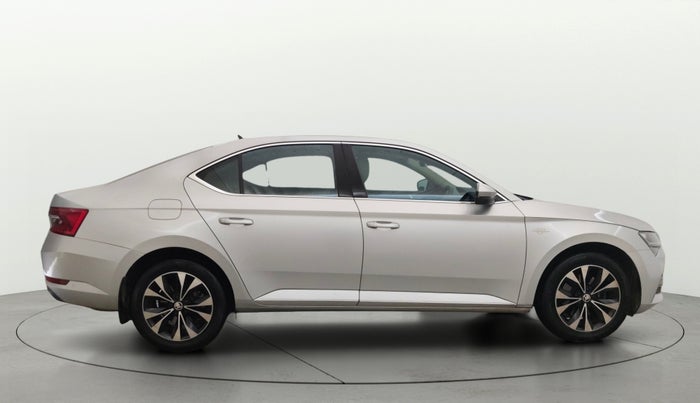 2021 Skoda Superb L&K 2.0 TSI AT, Petrol, Automatic, 43,942 km, Right Side View