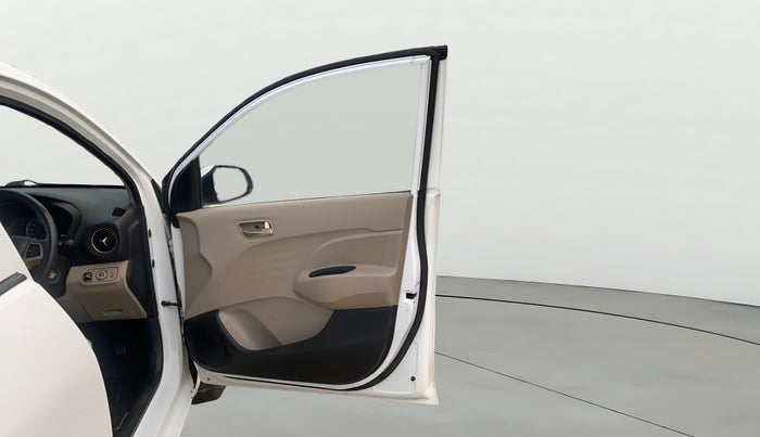 2019 Hyundai NEW SANTRO SPORTZ CNG, CNG, Manual, 95,569 km, RHS Front Door