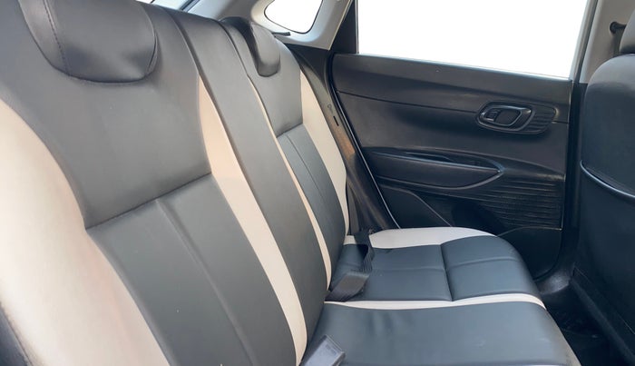2021 Hyundai NEW I20 SPORTZ 1.2 MT, Petrol, Manual, 49,271 km, Right Side Rear Door Cabin