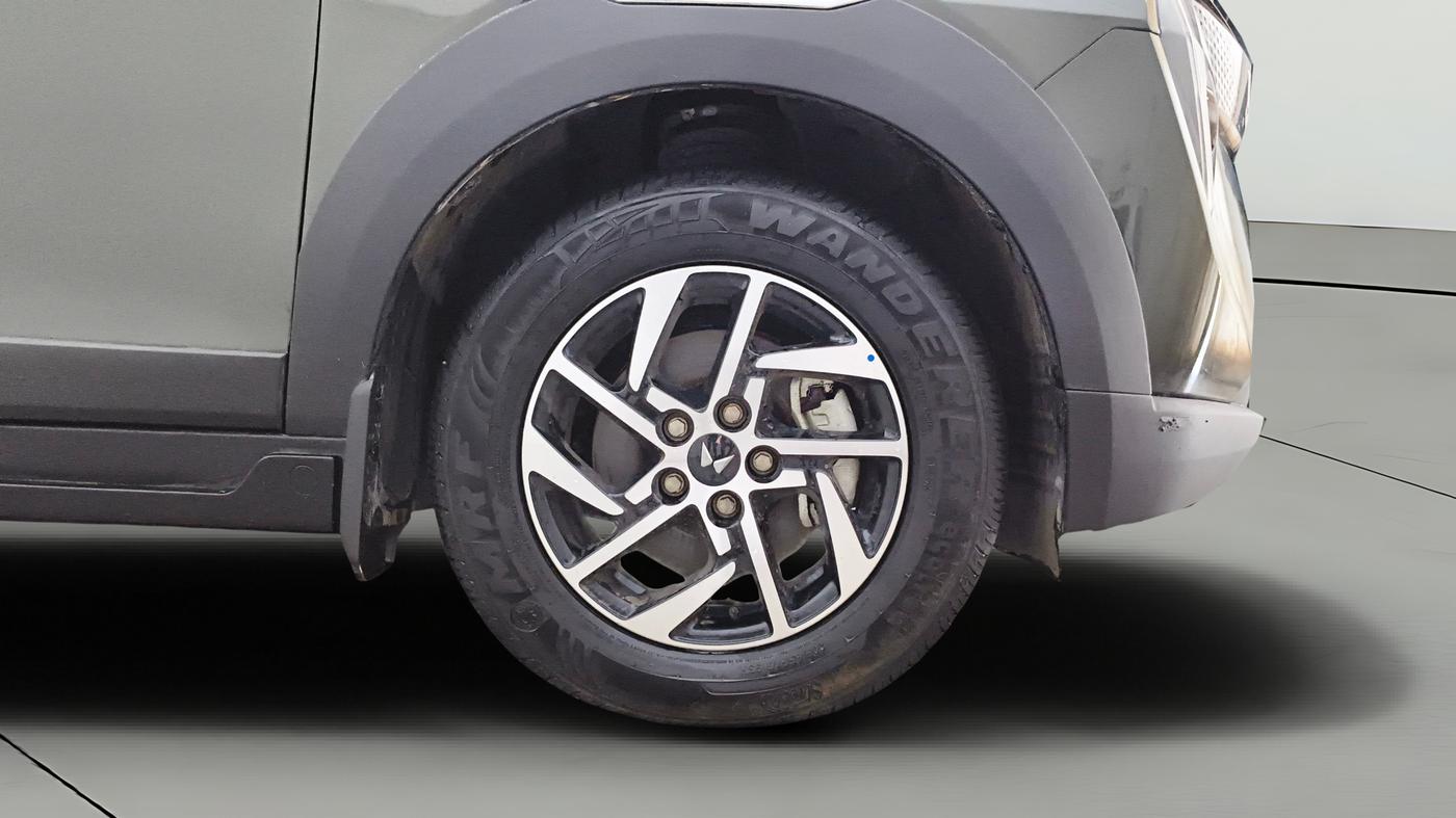 2025 Mahindra XUV 3XO AX5 1.2 L TCMPFi, Petrol, Manual, 7,039 km, Right Front Wheel