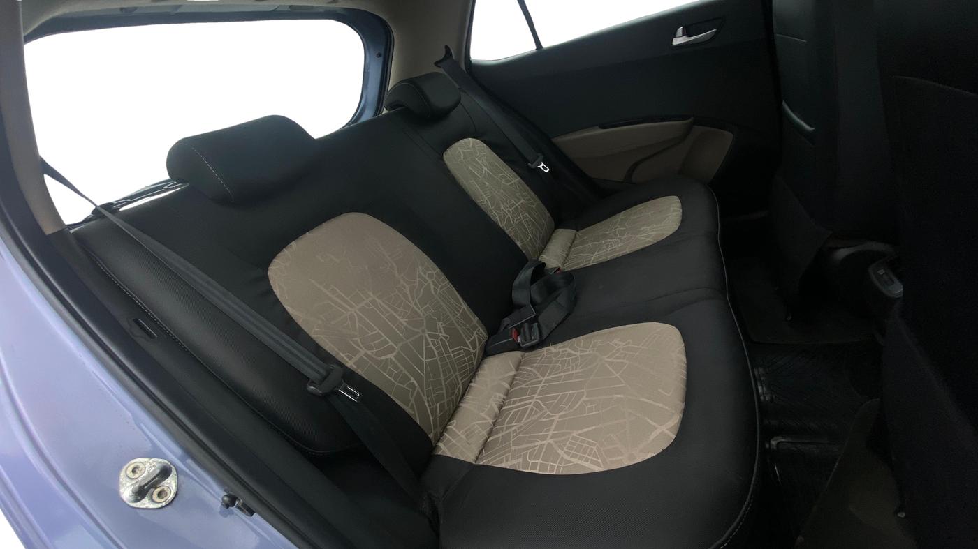 2016 Hyundai Grand i10 ASTA AT 1.2 KAPPA VTVT, Petrol, Automatic, 63,841 km, Right Side Rear Door Cabin