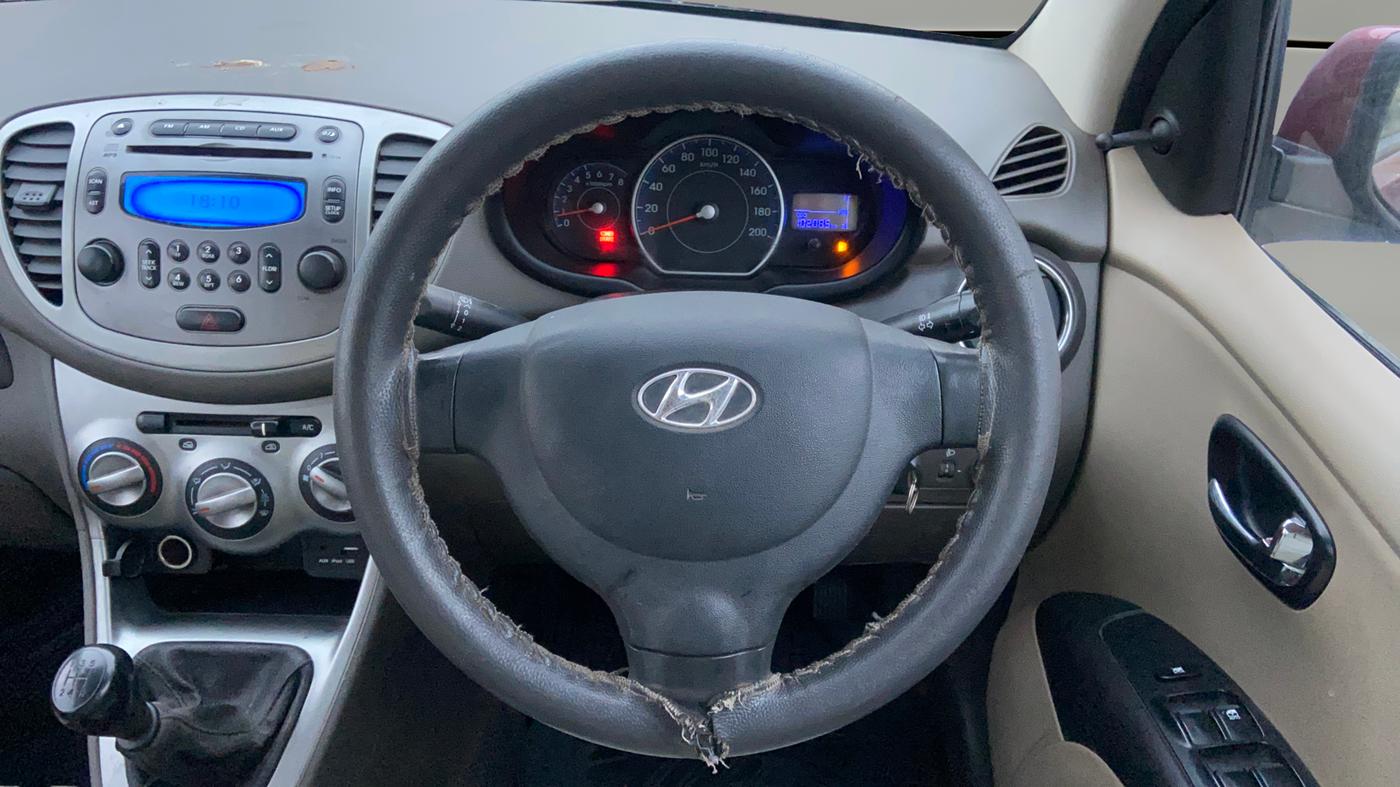2016 Hyundai i10 SPORTZ 1.1, Petrol, Manual, 1,02,064 km, Steering Wheel Close Up