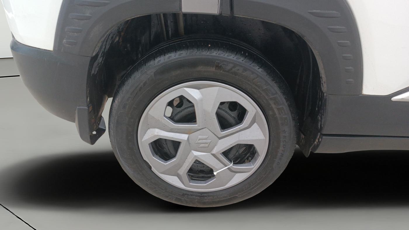 2024 Maruti BREZZA VXI AT SMART HYBRID, Petrol, Automatic, 19,851 km, Right Rear Wheel