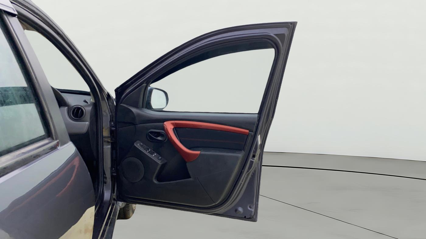 2018 Renault Duster 85 PS RXS MT DIESEL, Diesel, Manual, 1,00,027 km, RHS Front Door