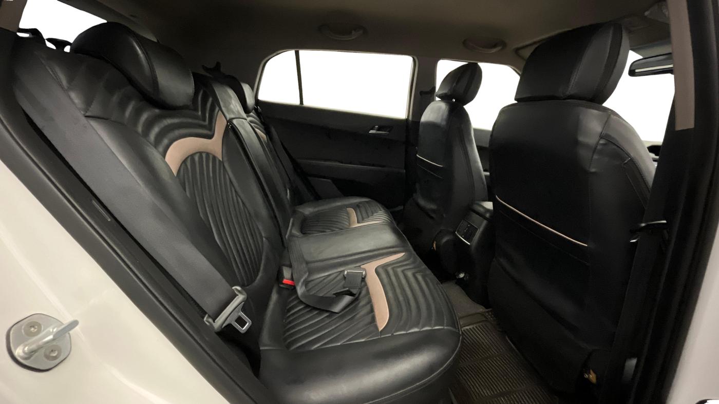 2015 Hyundai Creta SX PLUS 1.6 PETROL, Petrol, Manual, 74,847 km, Right Side Rear Door Cabin