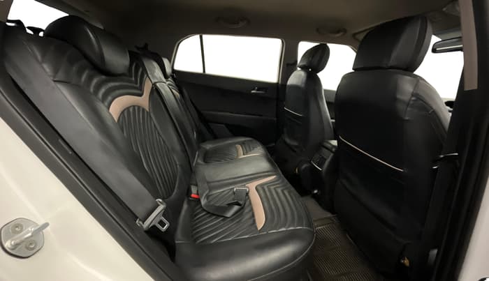 2015 Hyundai Creta SX PLUS 1.6 PETROL, Petrol, Manual, 74,885 km, Right Side Rear Door Cabin