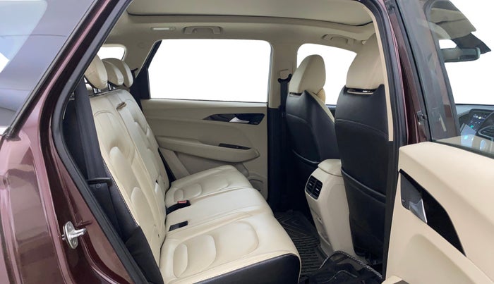 2022 MG HECTOR SHARP 1.5 PETROL CVT, Petrol, Automatic, 39,519 km, Right Side Rear Door Cabin