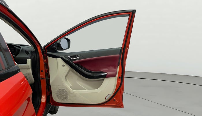 2020 Tata NEXON XZ PLUS (O) DIESEL DUAL TONE, Diesel, Manual, 93,897 km, RHS Front Door