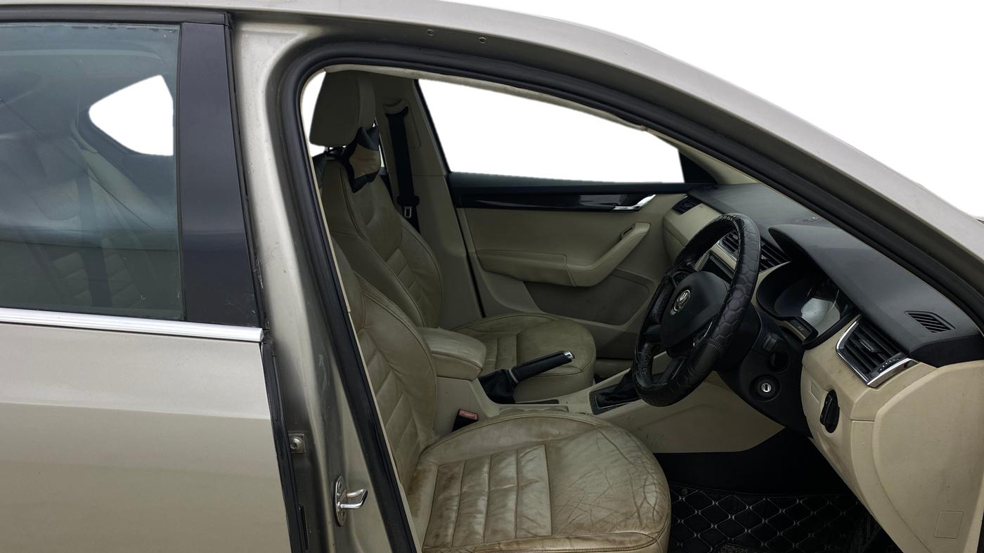 2014 Skoda Octavia ELEGANCE 2.0 TDI AT, Diesel, Automatic, 77,176 km, Right Side Front Door Cabin