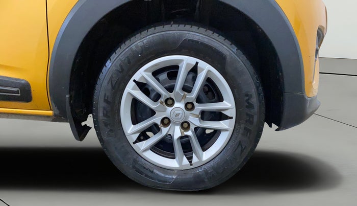 2019 Renault TRIBER RXL MT, Petrol, Manual, 23,620 km, Right Front Wheel