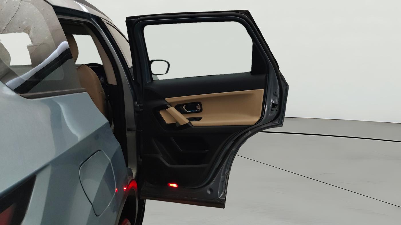 2021 Tata Safari XZA PLUS, Diesel, Automatic, 1,16,746 km, RHS Rear Door