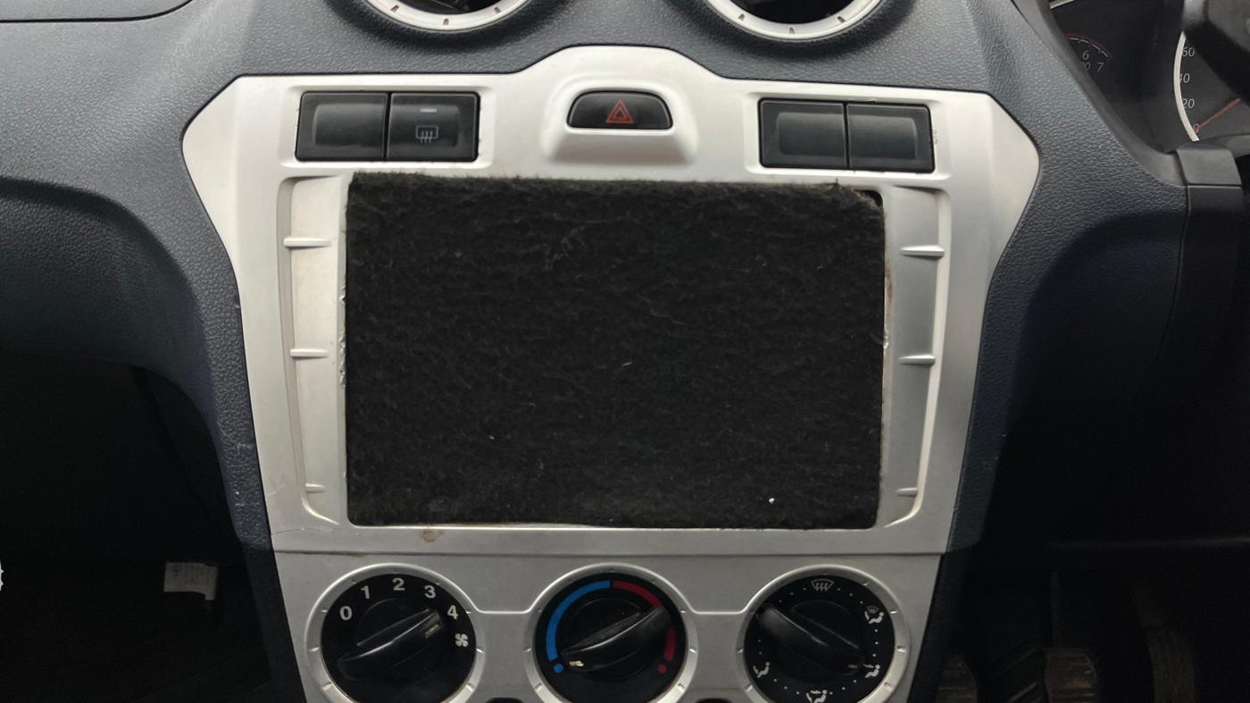 2013 Ford Figo TITANIUM 1.2 PETROL, Petrol, Manual, 63,801 km, Air Conditioner