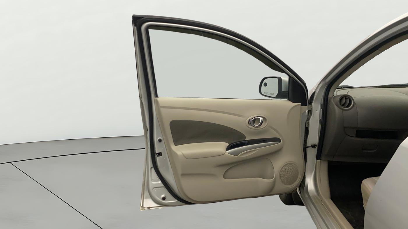 2014 Renault Scala RXL DIESEL, Diesel, Manual, 1,31,354 km, LHS Front Door