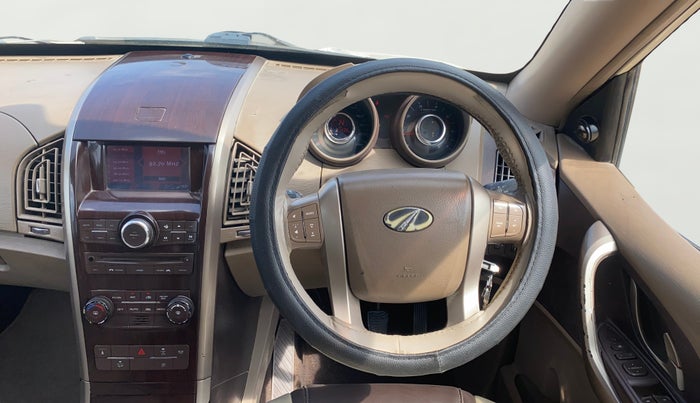 2015 Mahindra XUV500 W8, Diesel, Manual, 81,458 km, Steering Wheel Close Up