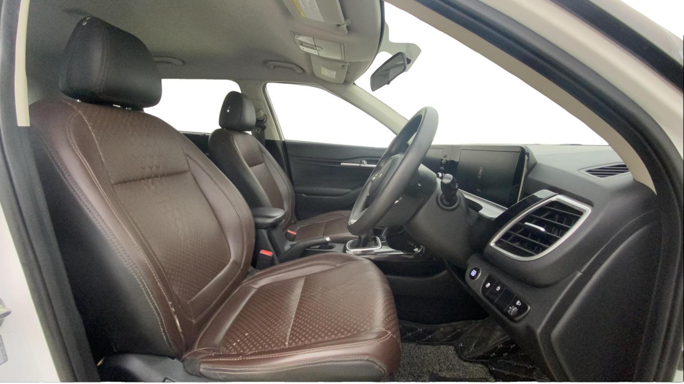 2023 KIA SELTOS  HTK PLUS 1.5 DIESEL IMT, Diesel, Manual, 68,626 km, Right Side Front Door Cabin