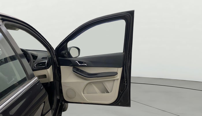 2023 Tata Tiago XZ PLUS CNG, CNG, Manual, 34,117 km, RHS Front Door