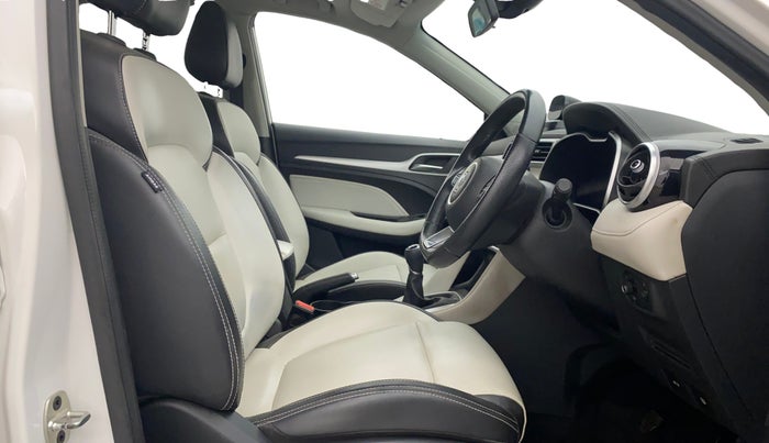 2022 MG ASTOR SHARP 1.5 MT, Petrol, Manual, 30,004 km, Right Side Front Door Cabin