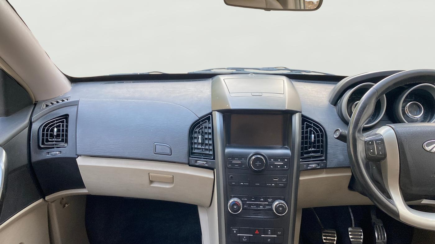 2016 Mahindra XUV500 W10, Diesel, Manual, 93,866 km, Air Conditioner