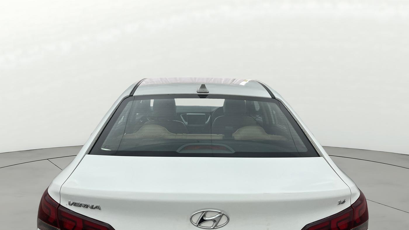 2018 Hyundai Verna 1.6 VTVT SX, Petrol, Manual, 47,710 km, Rear Windshield