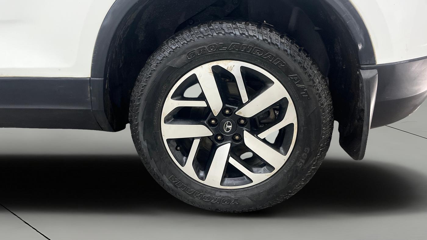 2023 Tata Harrier XZ PLUS 2.0L DUAL TONE, Diesel, Manual, 1,12,783 km, Left Rear Wheel