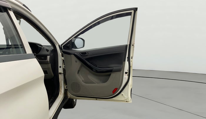 2019 Tata NEXON XMA DIESEL, Diesel, Automatic, 66,883 km, RHS Front Door