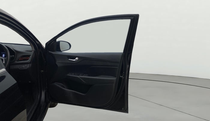 2022 Hyundai Verna SX (O) 1.0 TURBO DCT, Petrol, Automatic, 65,885 km, RHS Front Door