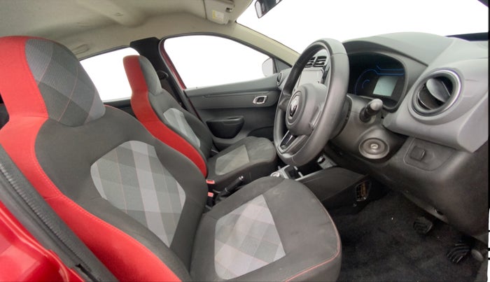 2020 Renault Kwid RXT 1.0 AMT (O), Petrol, Automatic, 53,957 km, Right Side Front Door Cabin