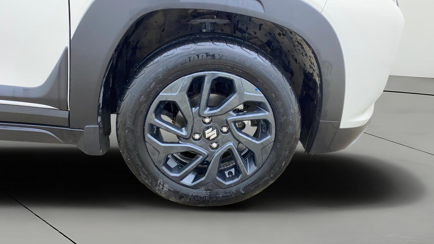 2025 Maruti FRONX DELTA PLUS 1.2L AGS, Petrol, Automatic, 9,784 km, Right Front Wheel