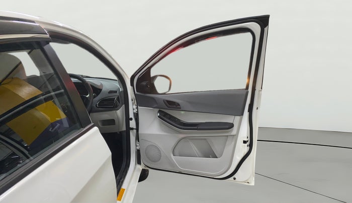 2025 Tata Tiago XZ iCNG, CNG, Manual, 3,607 km, RHS Front Door