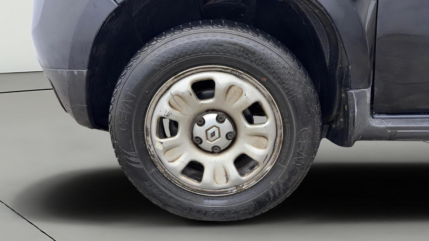 2014 Renault Duster RXL PETROL, Petrol, Manual, 78,303 km, Left Front Wheel