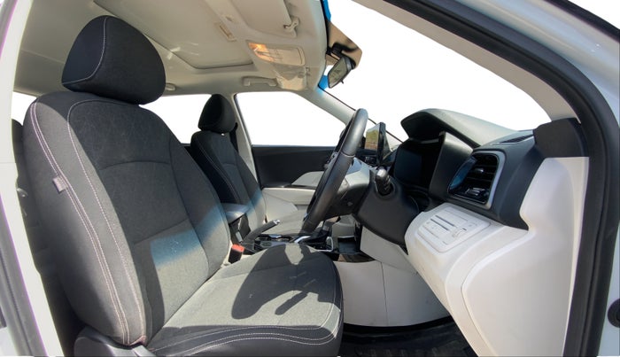 2024 Mahindra XUV 3XO AX5 1.2 L TCMPFI AT, Petrol, Automatic, 41,138 km, Right Side Front Door Cabin