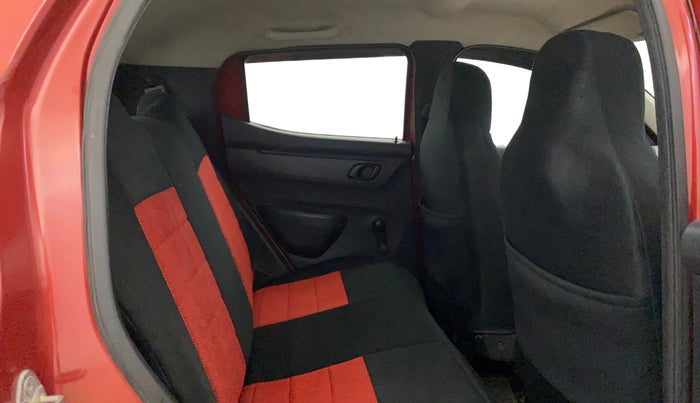 2016 Renault Kwid RXT 1.0, Petrol, Manual, 49,276 km, Right Side Rear Door Cabin